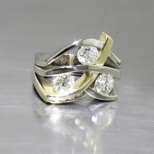 Ring mit Zirkonias in Gold und Silber