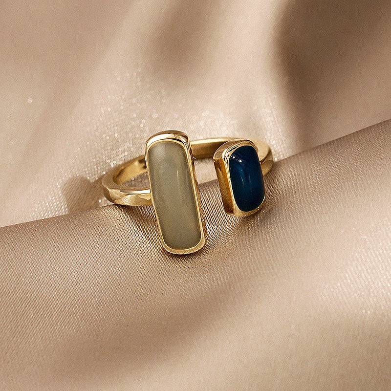 Vintage Ring in Gold mit blauem Opal