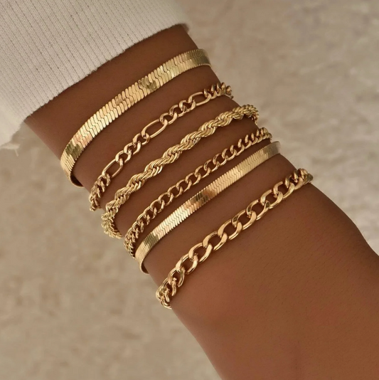 Set aus 18-Karat vergoldeten Armbändern mit verschiedenen Kettenstilen
