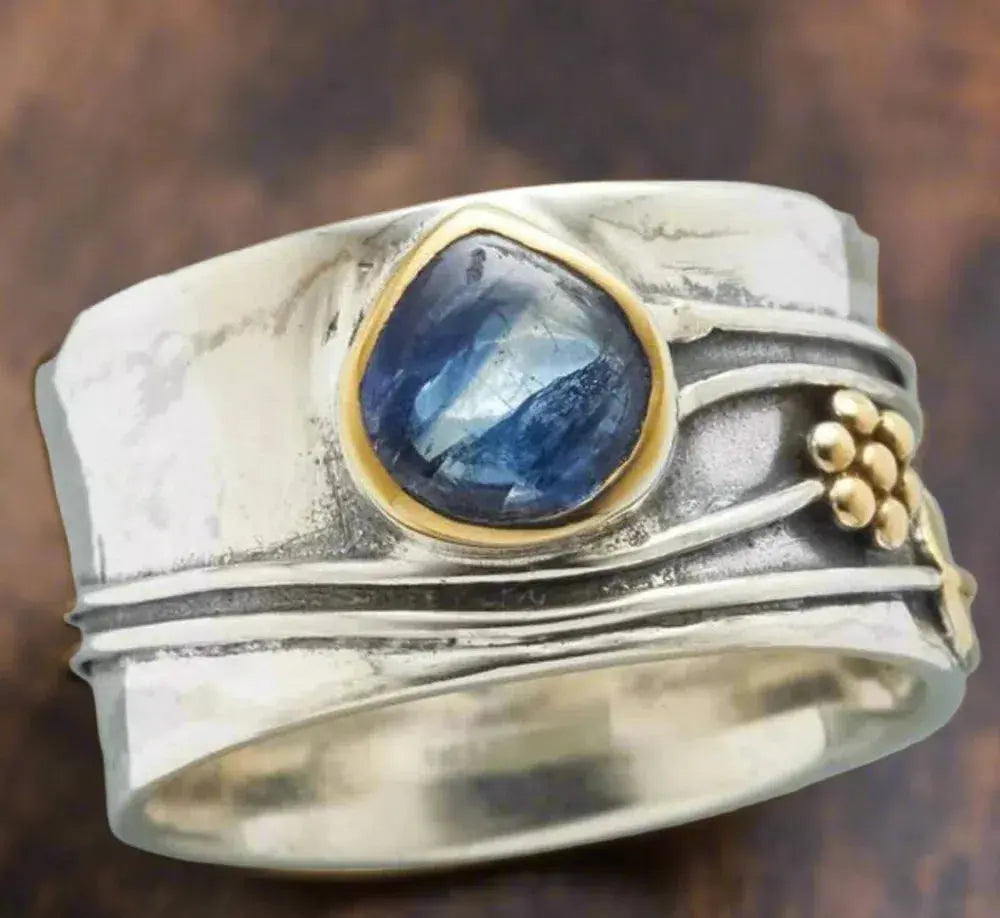 Vintage-Saphirring mit Silberplatte