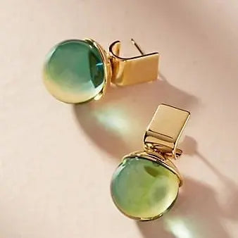 Vintage-Ohrringe mit grünem Kristall in Gold