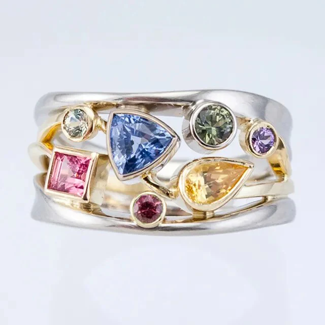 Vintage-Ring mit mehrfarbigen Zirkonias