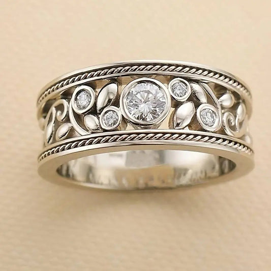 Vintage-Ring aus Silber und Zirkonia
