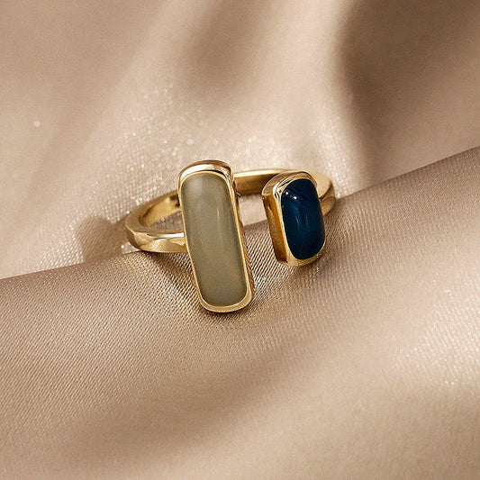 Vintage Ring in Gold mit blauem Opal