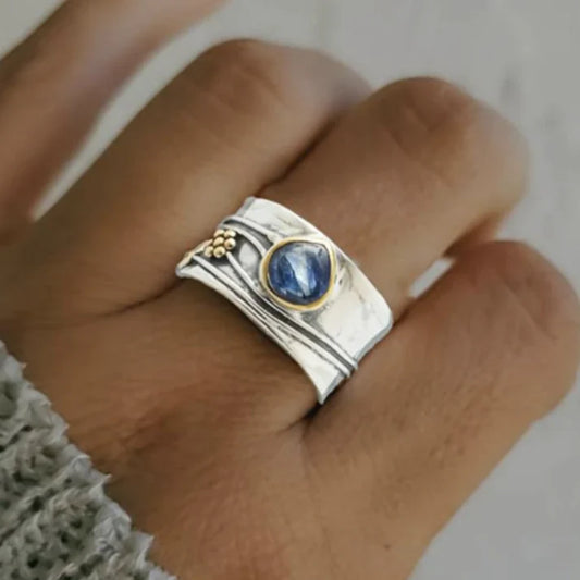 Vintage-Saphirring mit Silberplatte